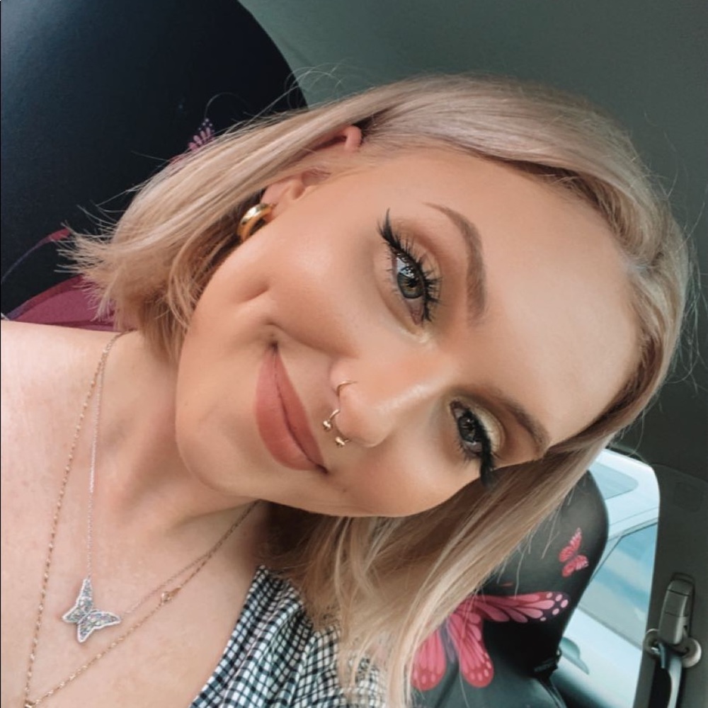 Meet your Posher, Kayley